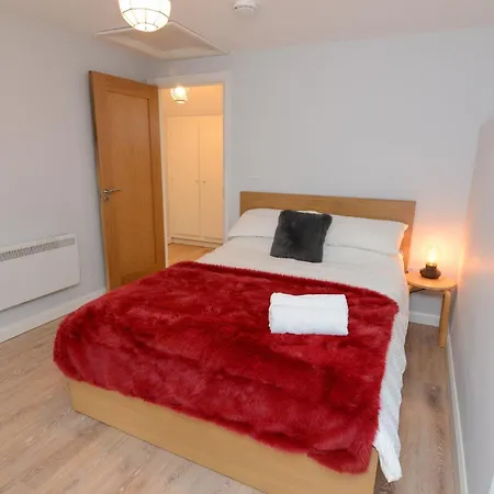 Apartment The Red Keep Fab Location - Two Bed - Two Bathrooms -townhouse *